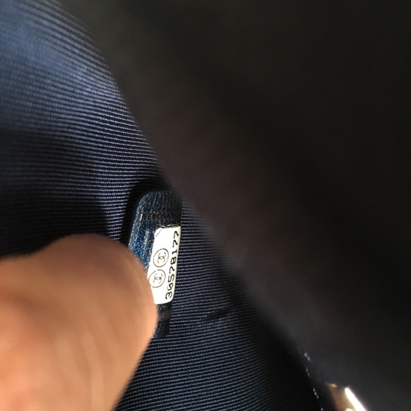 Brand new Chanel pouch clutch navy gold - Picture 6 of 8